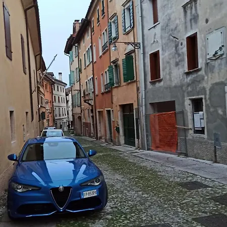 Il Vicolo_carinissimo In Centro Storico, Zona Giorno Mansardata * Belluno